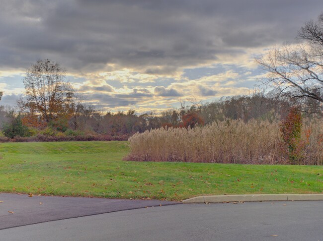 Building Photo - 26 Bridle Path Ln