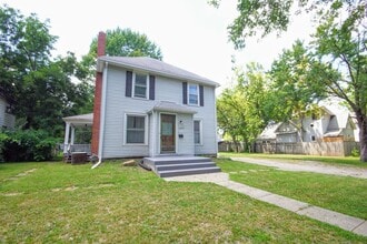 Building Photo - 1263 SW Washburn Ave