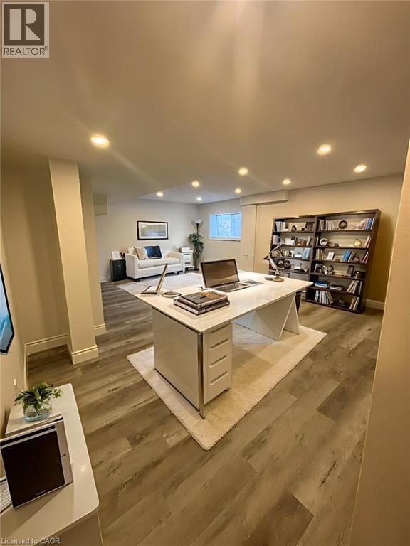 Photo du bâtiment - 93 Tremaine Dr