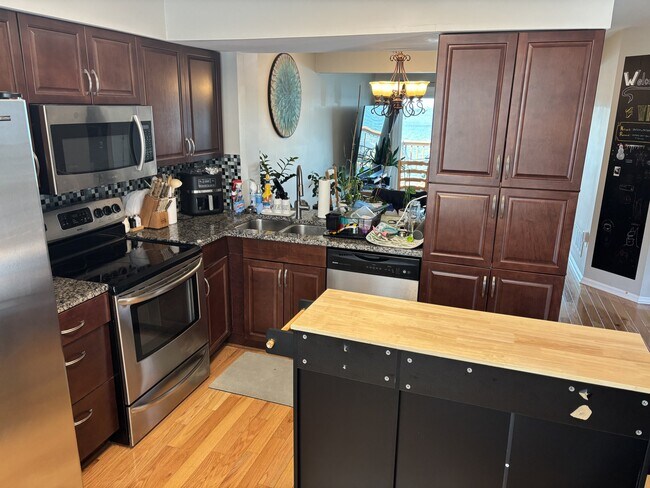 Foto del edificio - 1355 Riverwood Way