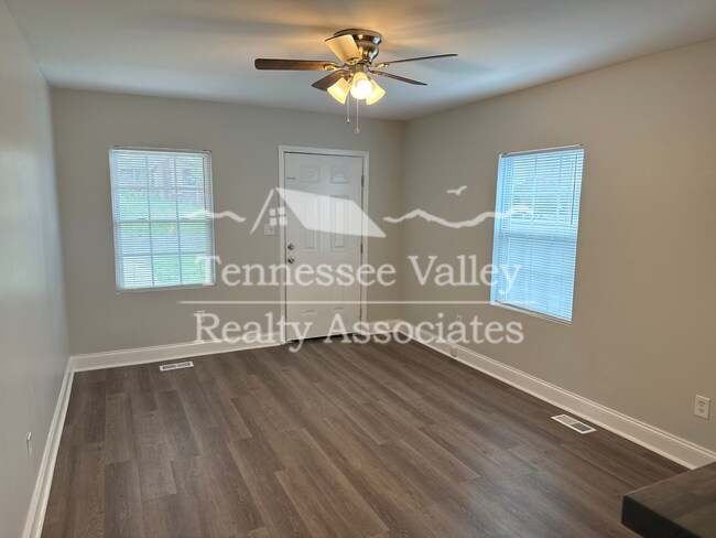 Building Photo - ALL NEW! Renovated, Move In Ready 1 bed/1 ...
