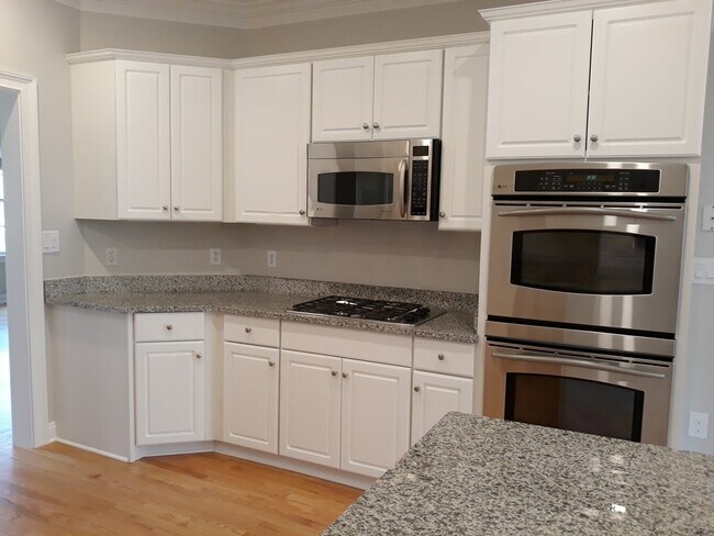 Building Photo - 344 Boylston St