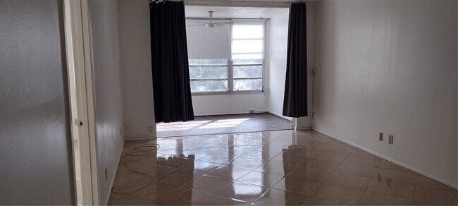 Foto del edificio - 9340 Lagoon Pl