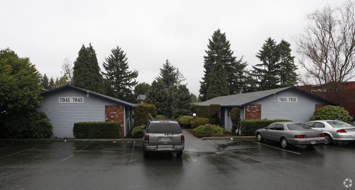 Building Photo - 7025-7045 SW Garden Home Rd