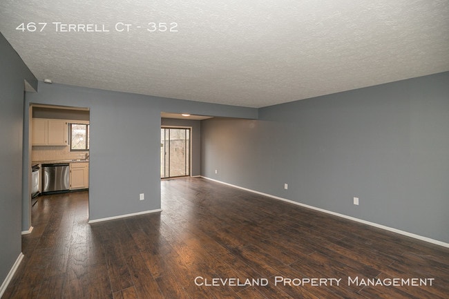 Building Photo - 2 Bedroom Richmond Hts Condo