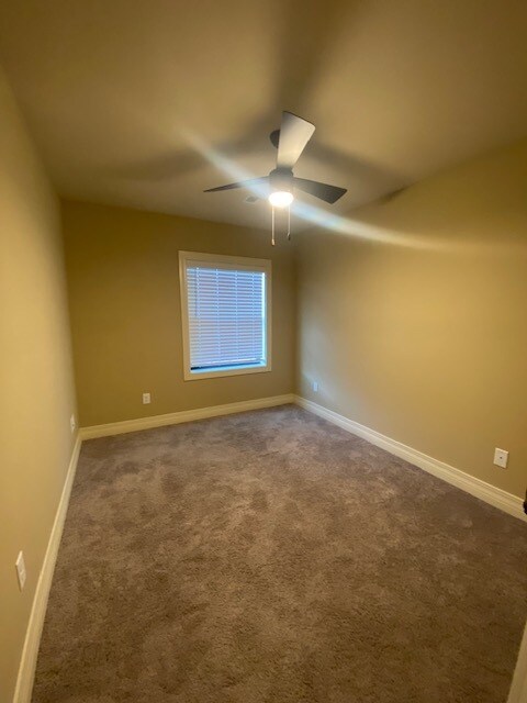 Building Photo - 100 Perris Pl