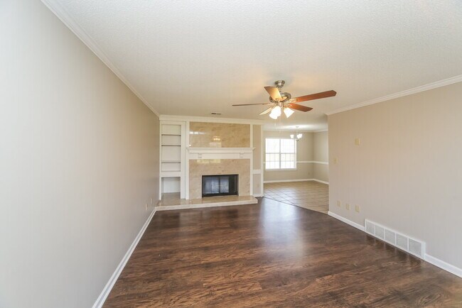 Foto del edificio - 5180 Plum Tree Dr