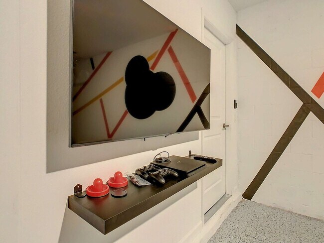 Building Photo - 9338 Sommerset Hills Dr