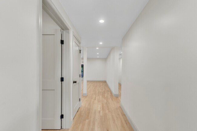 Entrada - 4316 Bellaire Ave