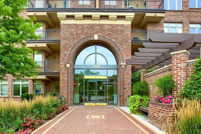 Building Photo - 2700 E Cherry Creek S Dr