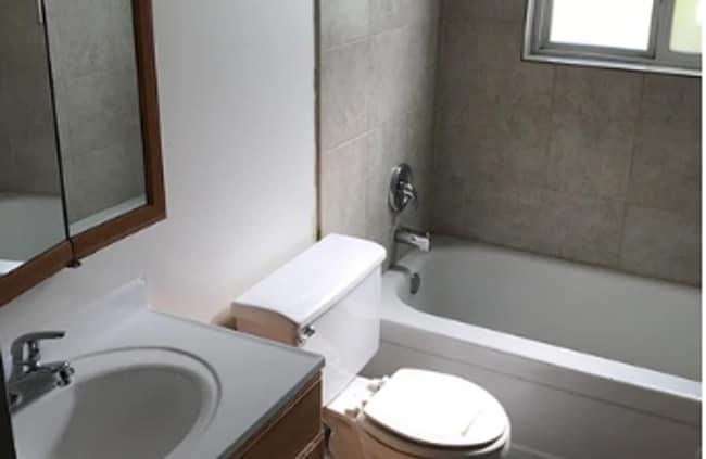 Building Photo - Binning Silver