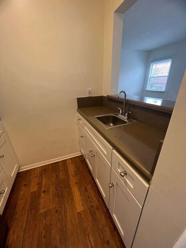 Building Photo - 4367 Sunset Dr