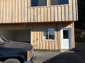 Building Photo - 682 Elm Ave