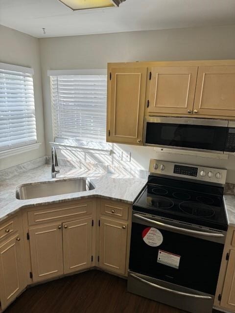 Foto del edificio - 3095 Camelliawood Cir W