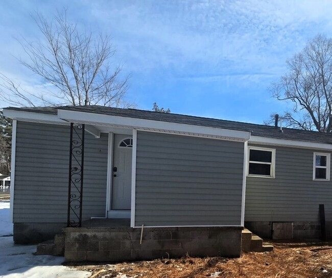 Building Photo - DUPLEX - Remodeled 2 BR in Petersburg