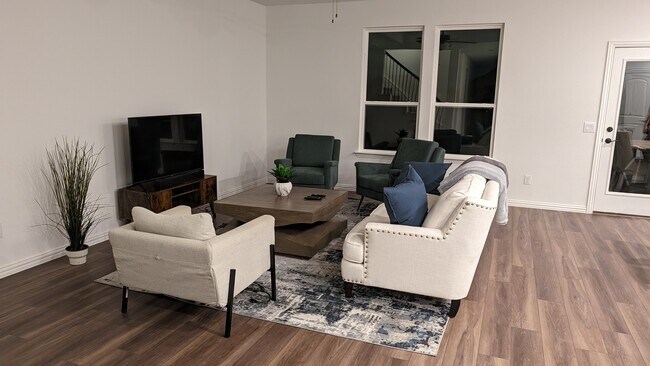 Foto del edificio - 308 Rangars Ridge Pl
