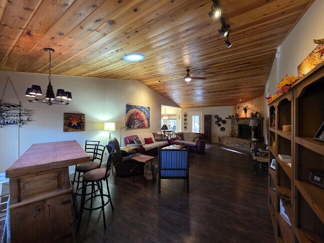 Foto del edificio - 7507 Tall Pine Dr