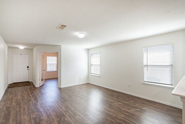 Foto del edificio - 2622 Summer Ln