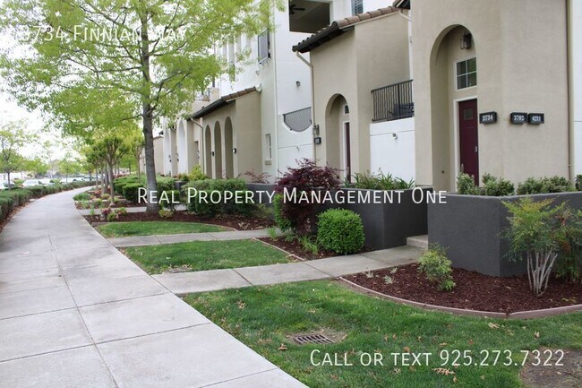 Building Photo - Beautiful 2 Bed/2 Bath Condo in Perfect Du...