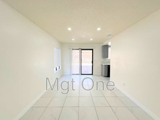 Foto del edificio - 25334 Valleywood Ct