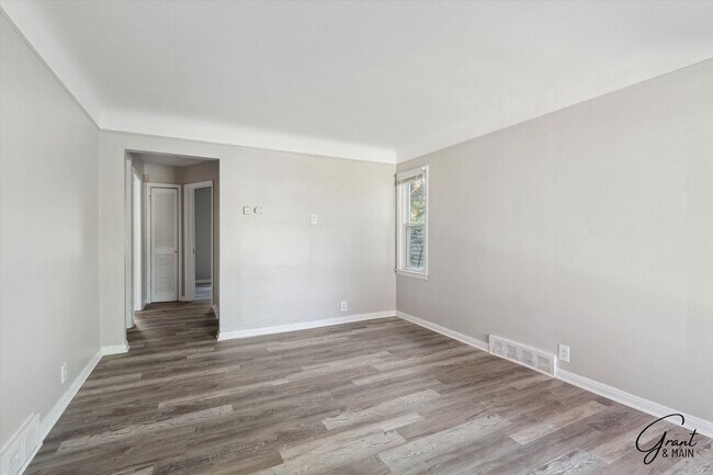 Building Photo - $1300 3 bedroom bungalow
