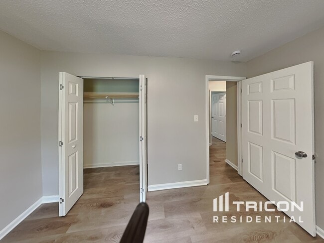 Building Photo - 6631 Flat Rock Dr