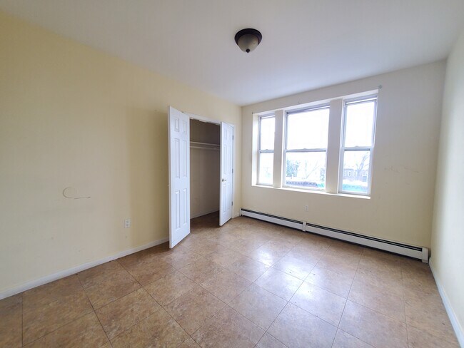 Unit 402 - 20 Emory St
