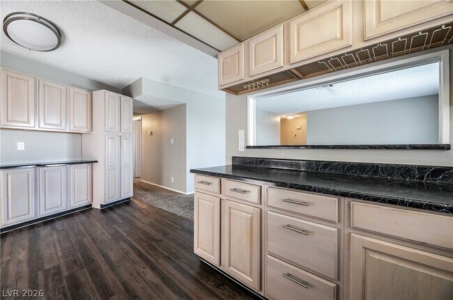 Building Photo - 336 Viewmont Dr
