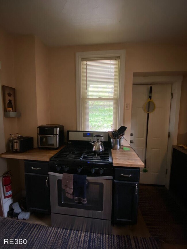 Foto del edificio - 2 br, 1 bath House - 2419 Woodward Ave Bro...