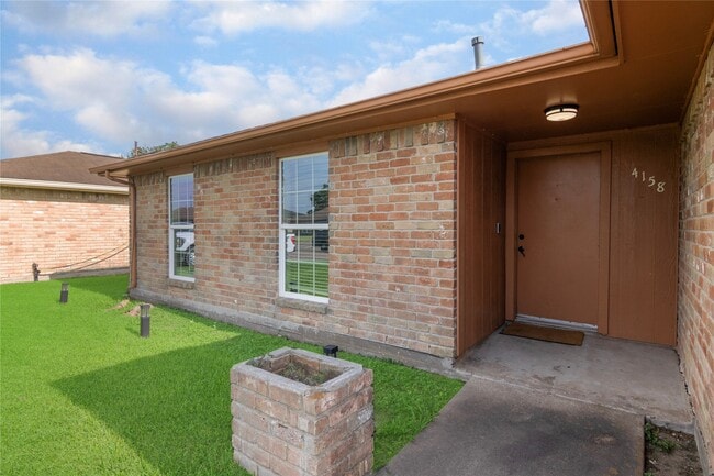 Building Photo - 4158 Bermuda Dr