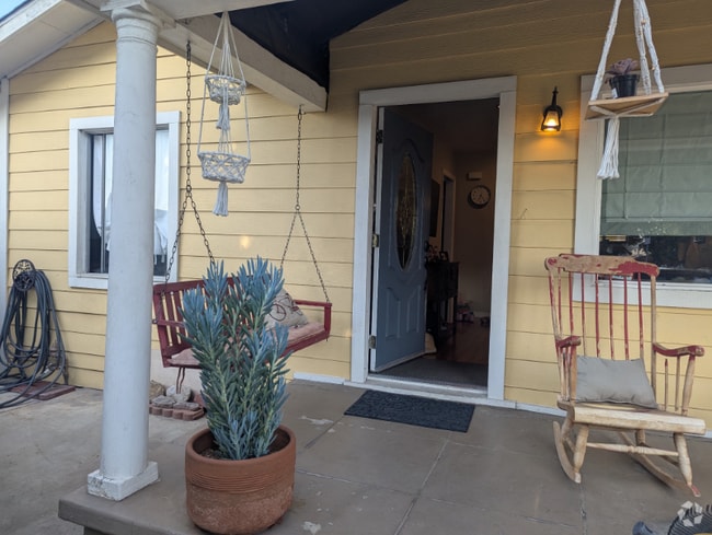 Building Photo - 518 S Kern Ave