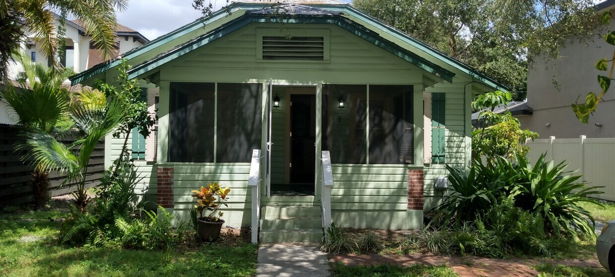 Primary Photo - 2259 Hillview St
