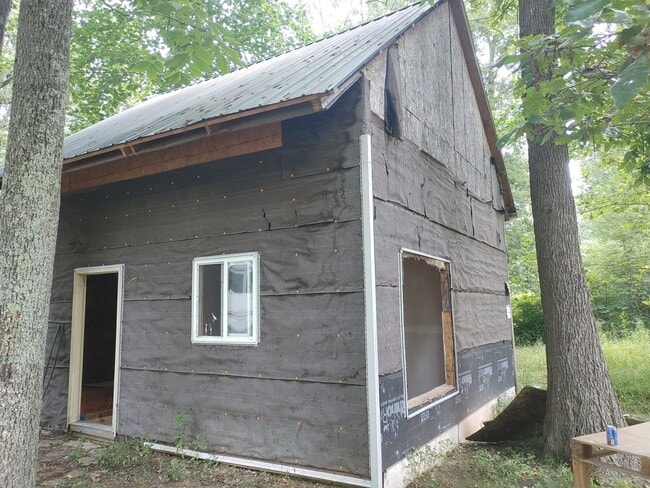 Building Photo - BISMARCK - Cabin, Great for a Handyman - $...