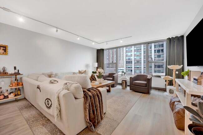 Foto del edificio - 3600 N Lake Shore Dr