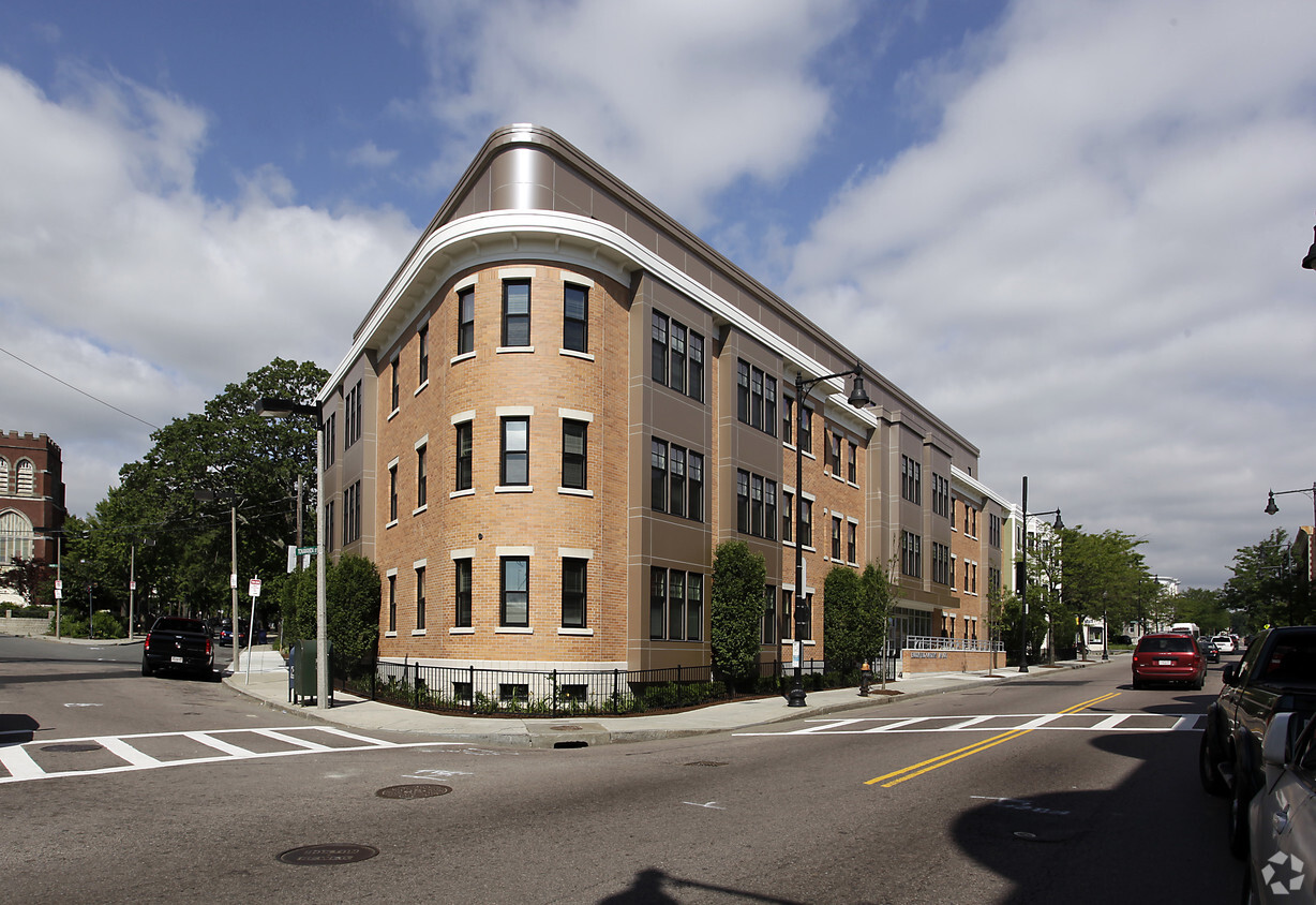 Primary Photo - Bloomfield Apartments