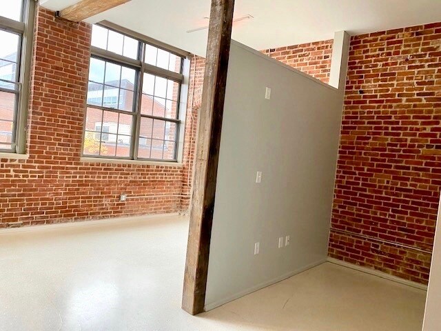 Building Photo - 275 Medford St