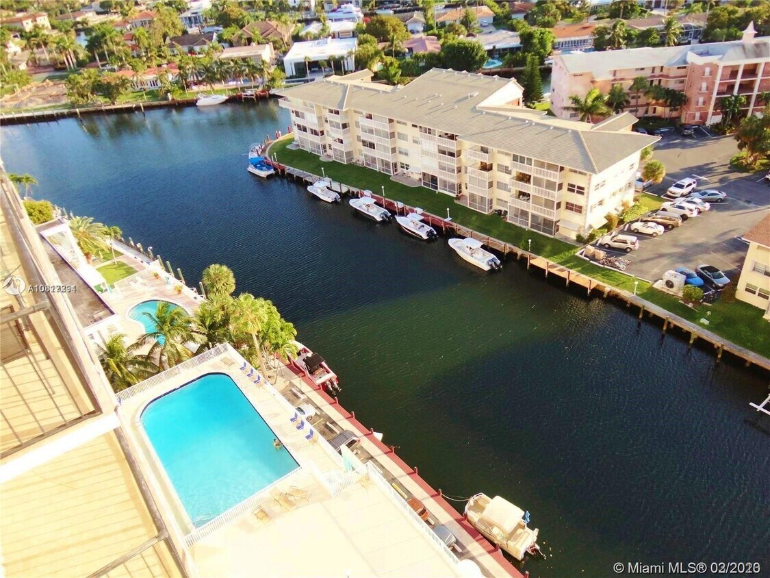 Foto principal - 427 Golden Isles Dr
