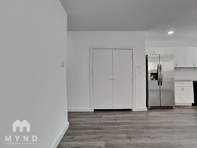 Building Photo - 7627 Sundown Dr