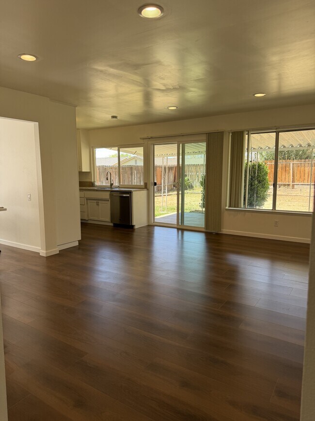 Foto del edificio - 44215 Hanstead Ave