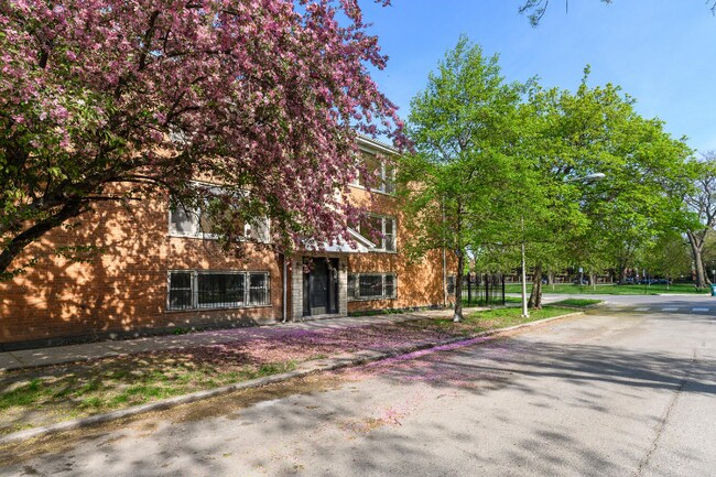 Building Photo - 2128 N Whipple St