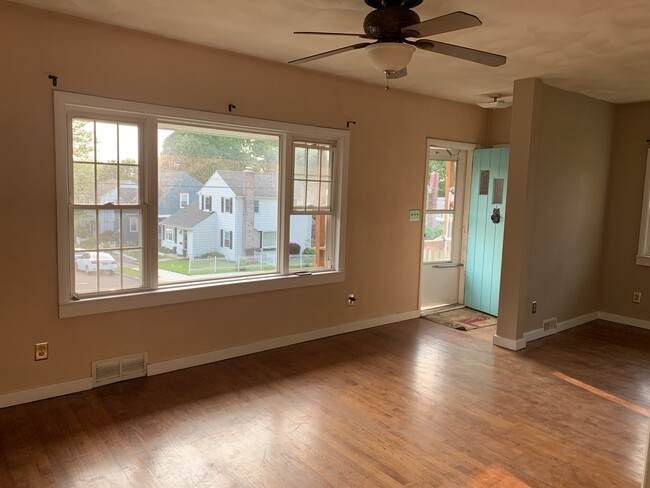 Living Room - 143 S Washington St