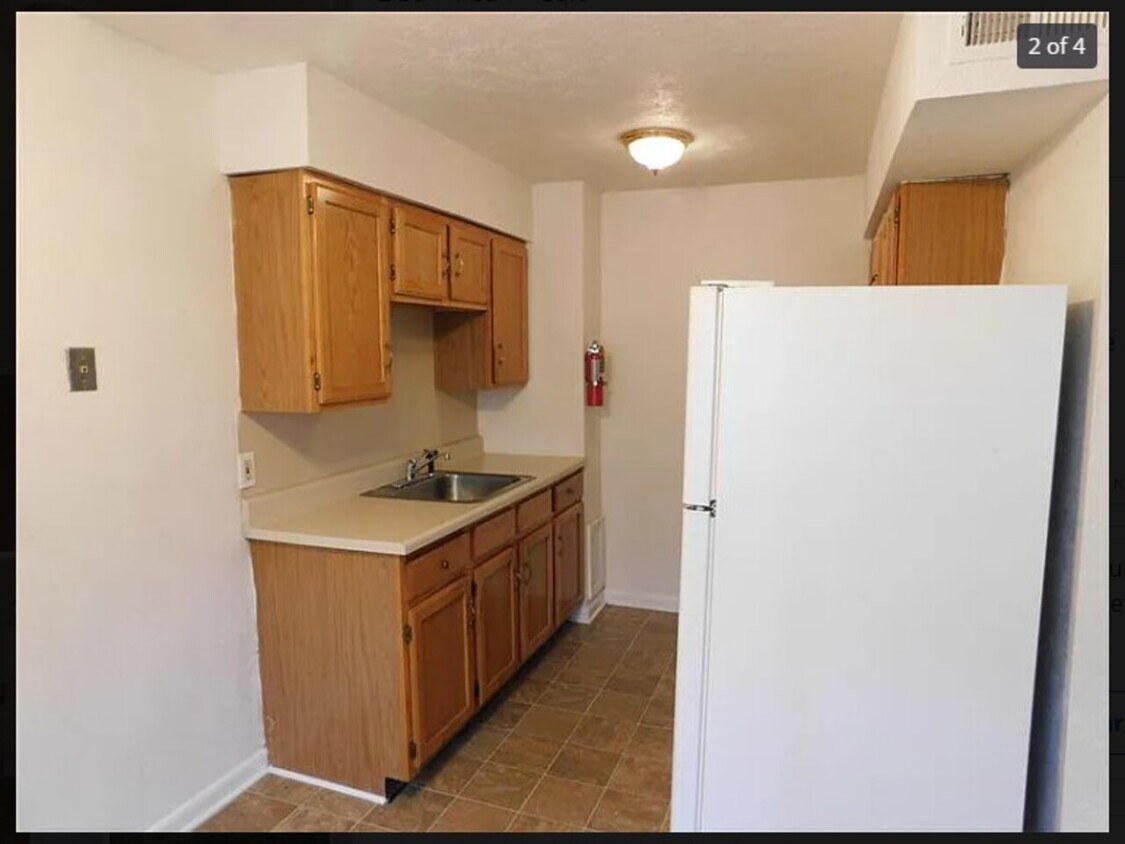 Building Photo - Hillcrest Apartments