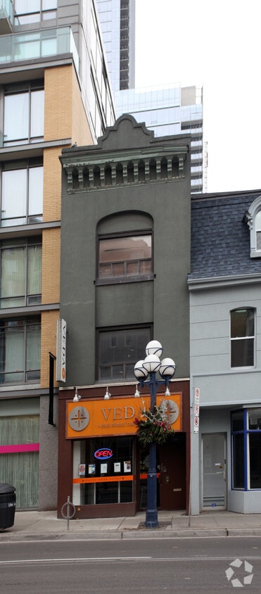 Primary Photo - 874 Yonge St