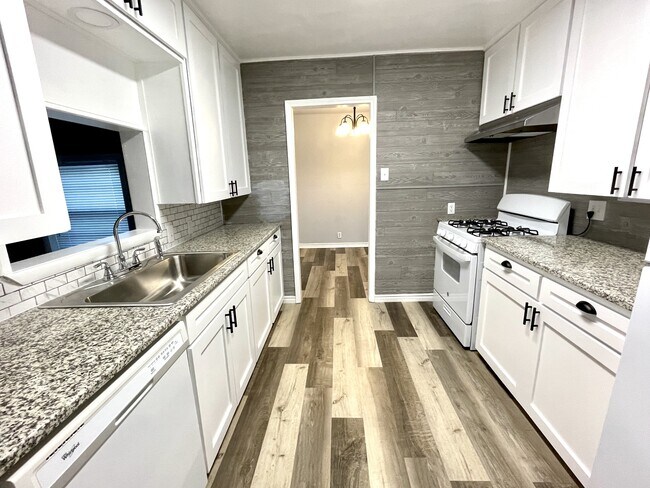 Foto del edificio - 61 15th Ave NW