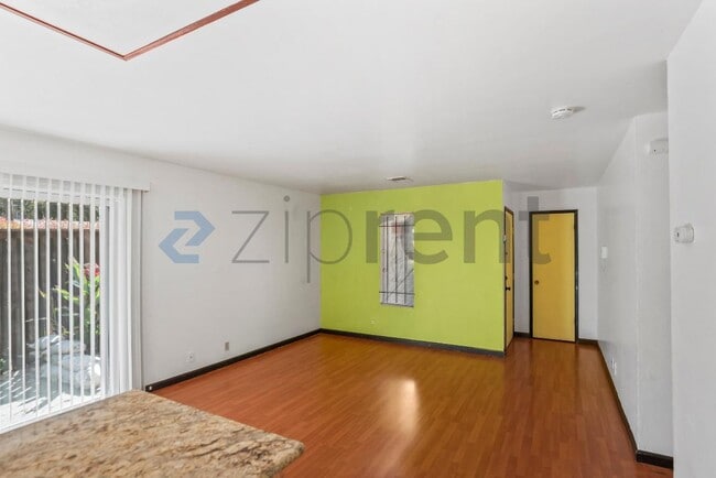 Foto del edificio - 2095 Olivera Rd