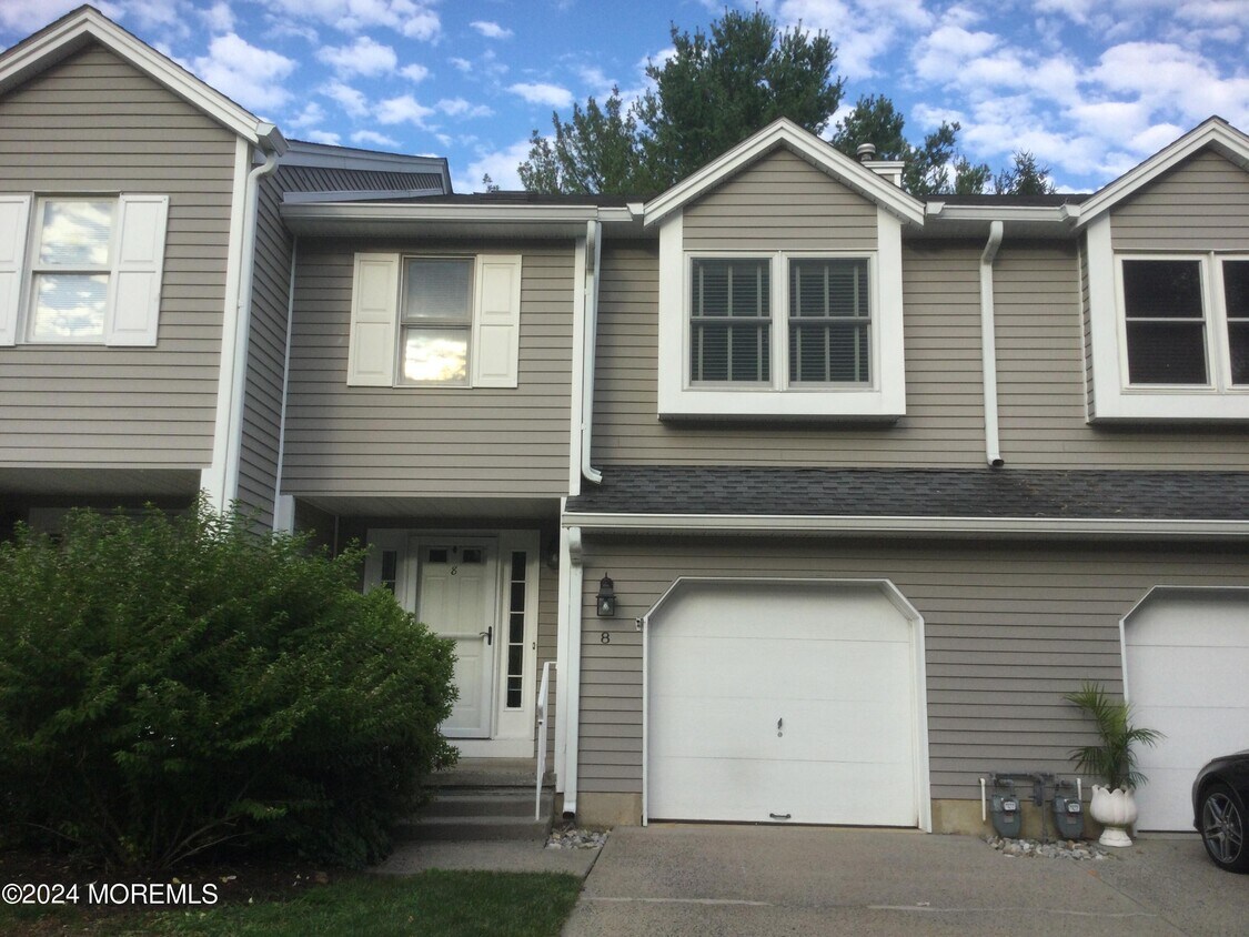 Primary Photo - 8 Eastborne Dr