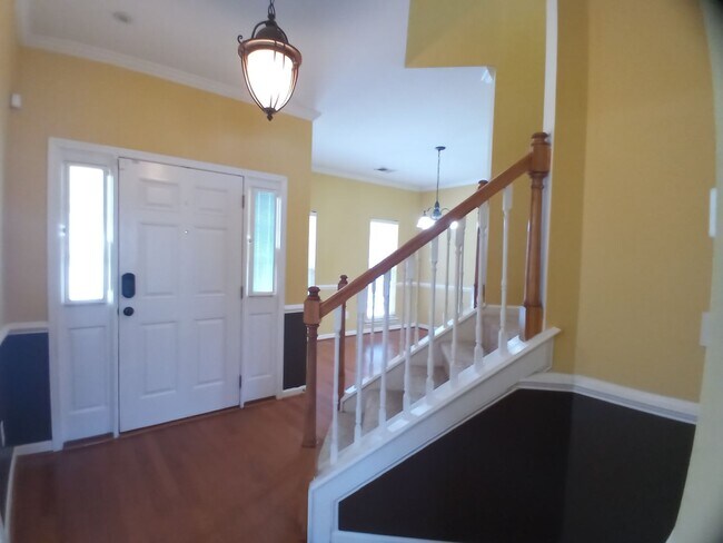Building Photo - 565 Batty Way