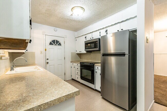 Foto del edificio - 3 bedroom 2 bathroom close to Universities and shopping