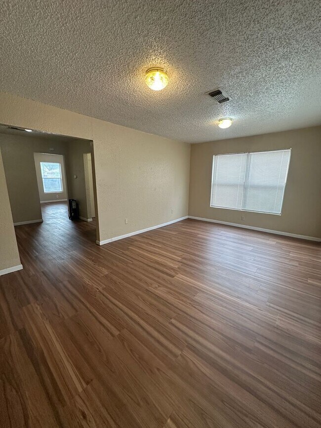 Foto del edificio - 3105 S Harrison St