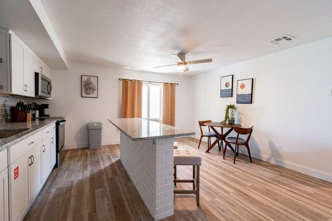 Building Photo - 505 Fillmore Ave